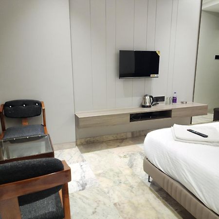 Hotel Statusinn, Ichalkaranji Eksteriør billede
