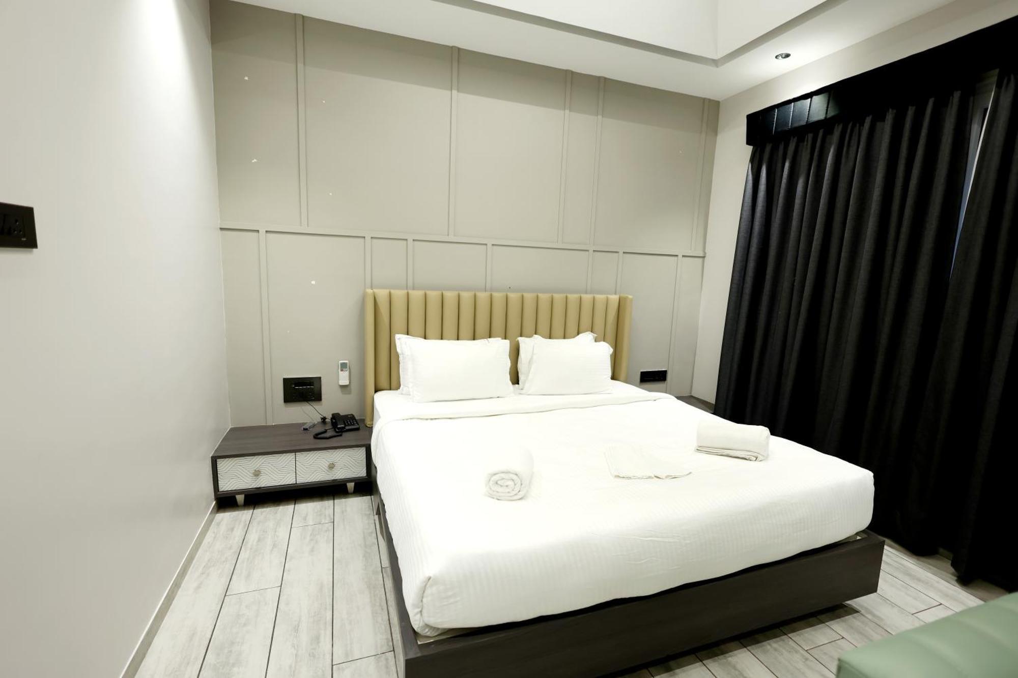 Hotel Statusinn, Ichalkaranji Eksteriør billede