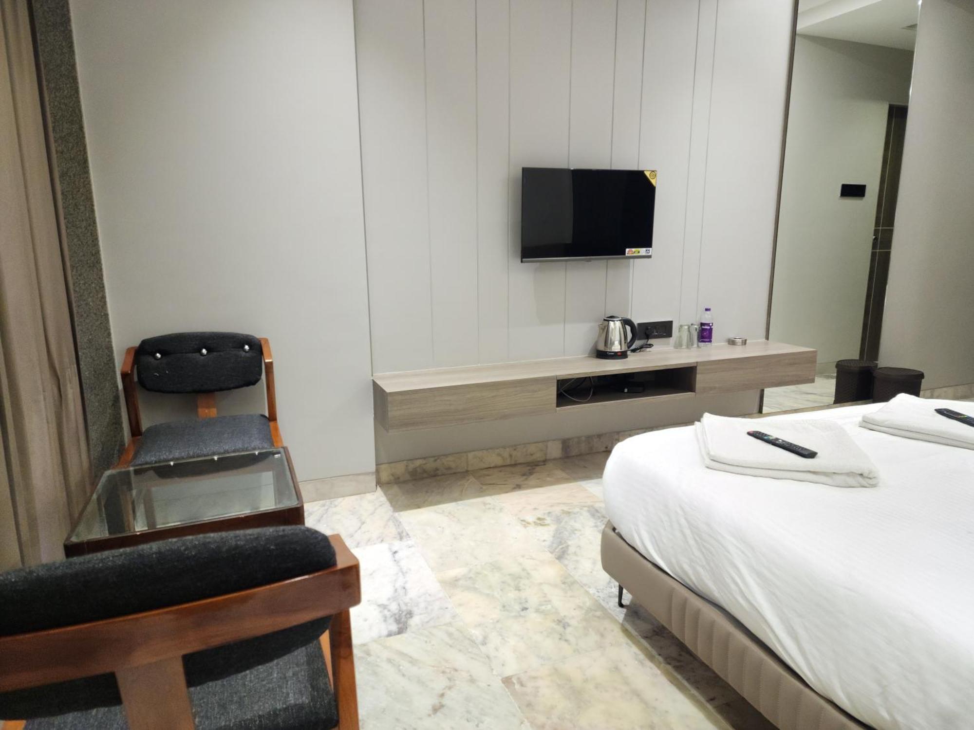 Hotel Statusinn, Ichalkaranji Eksteriør billede
