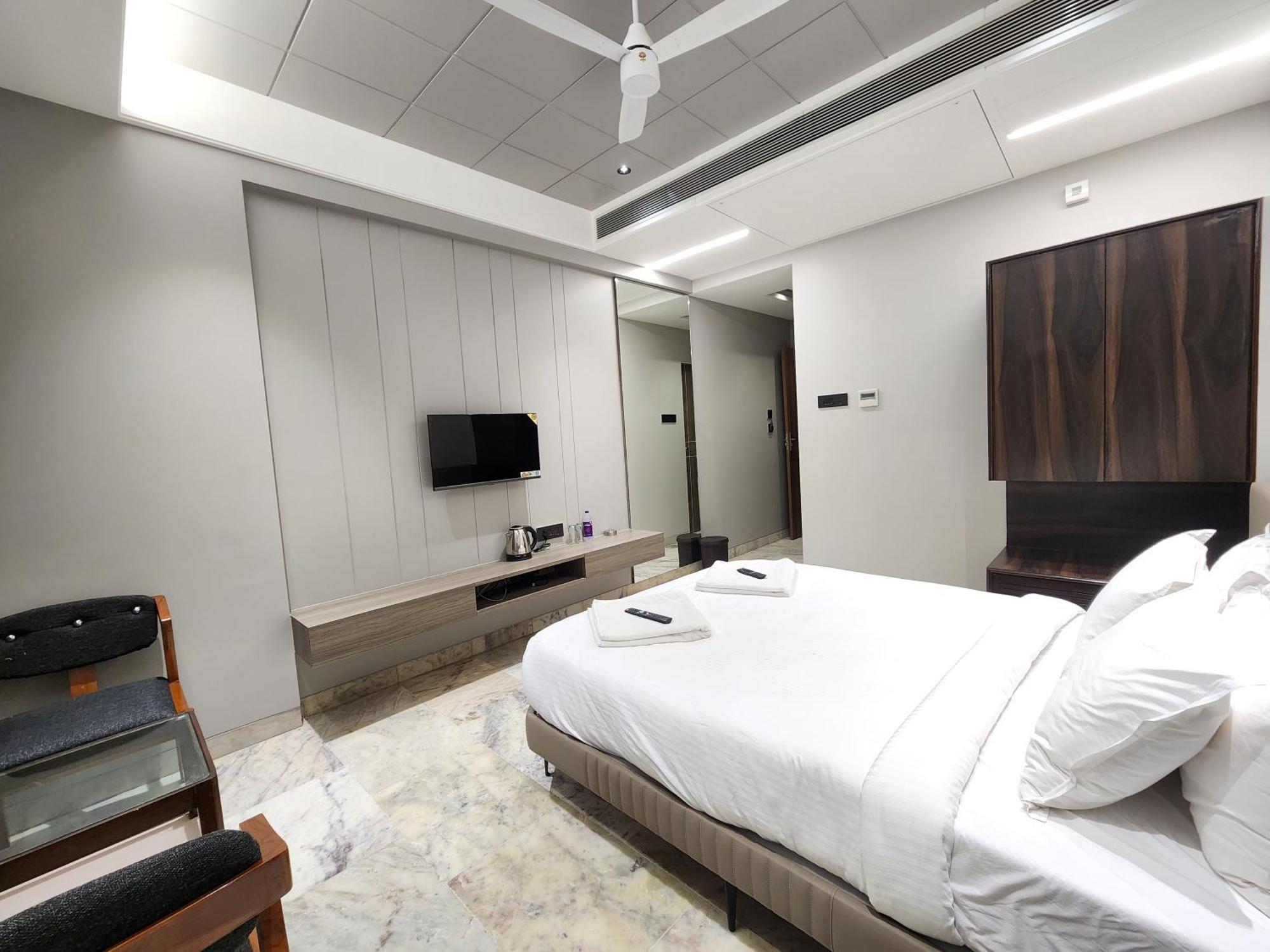 Hotel Statusinn, Ichalkaranji Eksteriør billede