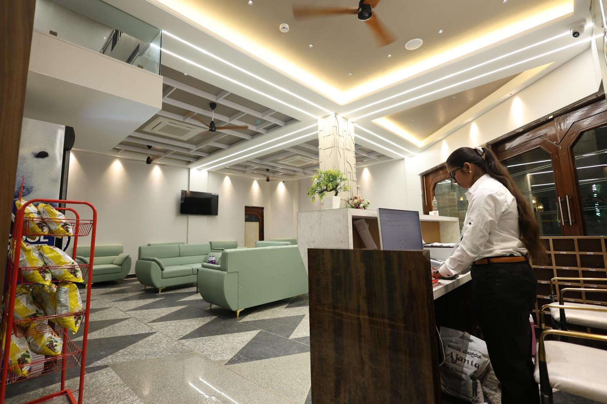 Hotel Statusinn, Ichalkaranji Eksteriør billede